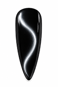 Apply Ne543-Moolit Vigil (a moonlight white cat-eye gel polish), use a magnet to draw out the sharp, cat-eye side-light band. Once satisfied, cure under the lamp for 60 seconds.