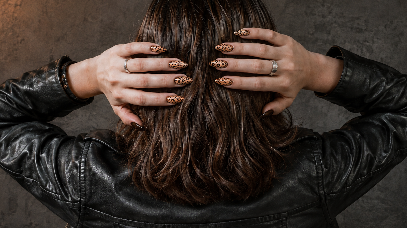 Glossy amber tortoiseshell square nails with warm caramel marbling and a translucent jelly finish for an elegant autumn manicure.
